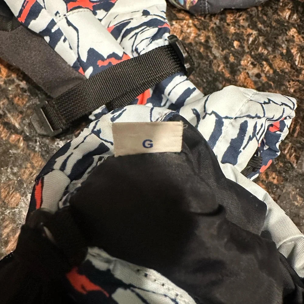 Burton ski mittens in light blue, navy and coral. Ballad Blue Summit Child Large